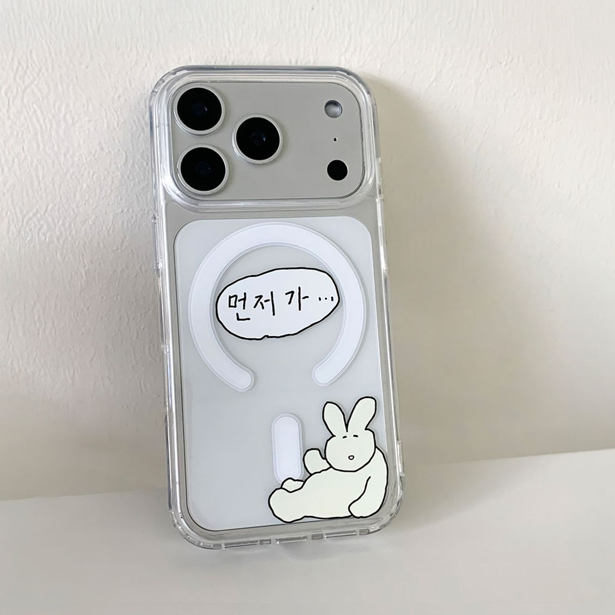 위드썸(WITHSOME) 토끼 먼저가 맥세이프 폰 케이스
