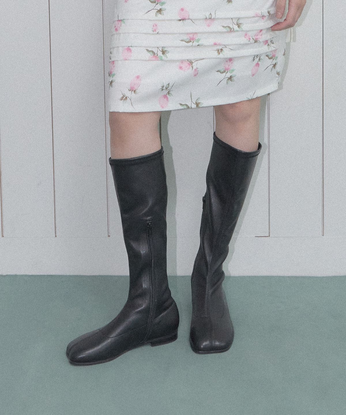 앤티어리(ANTIARY) Sleek boots 1color