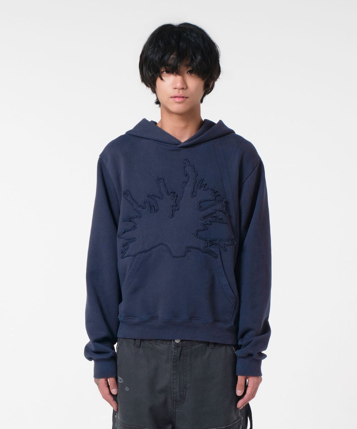 다이브인(DIVEIN) [DIVEIN X 무민서] GRAPHIC VINTAGE CROP HOOD (NAVY)