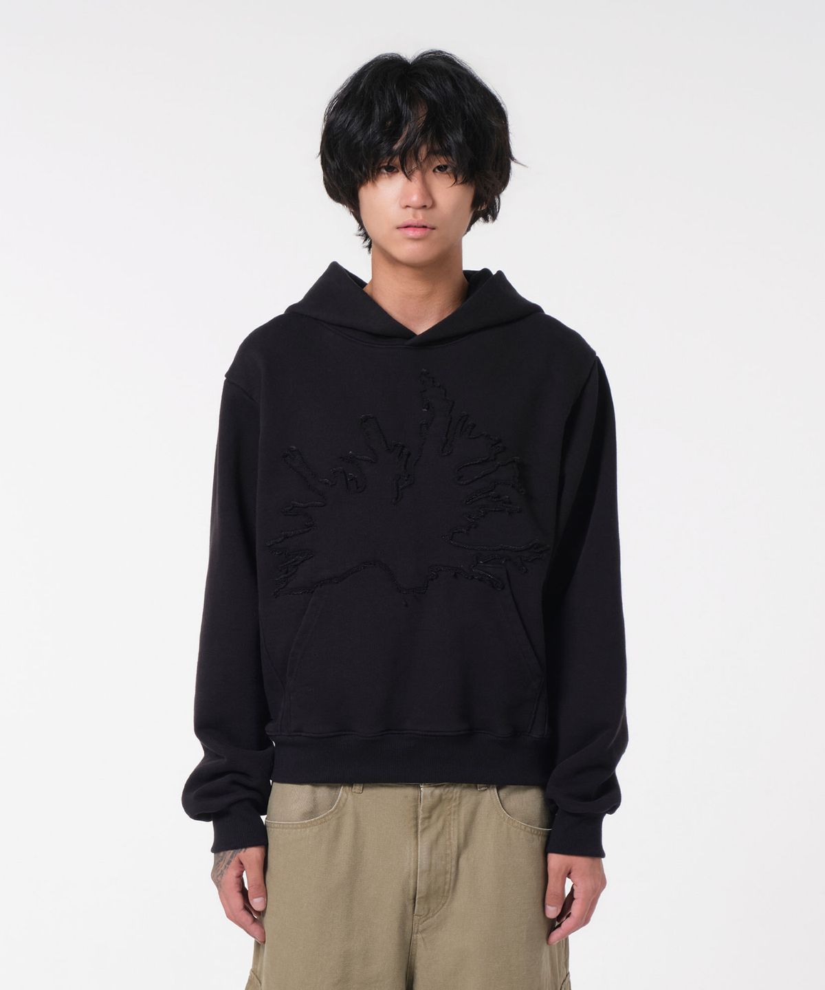 다이브인(DIVEIN) [DIVEIN X 무민서] GRAPHIC VINTAGE CROP HOOD (BLACK)