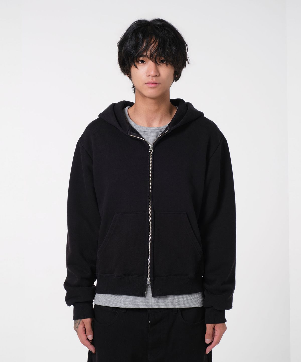 다이브인(DIVEIN) [DIVEIN X 무민서] VINTAGE CROP HOOD ZIP-UP (BLACK)