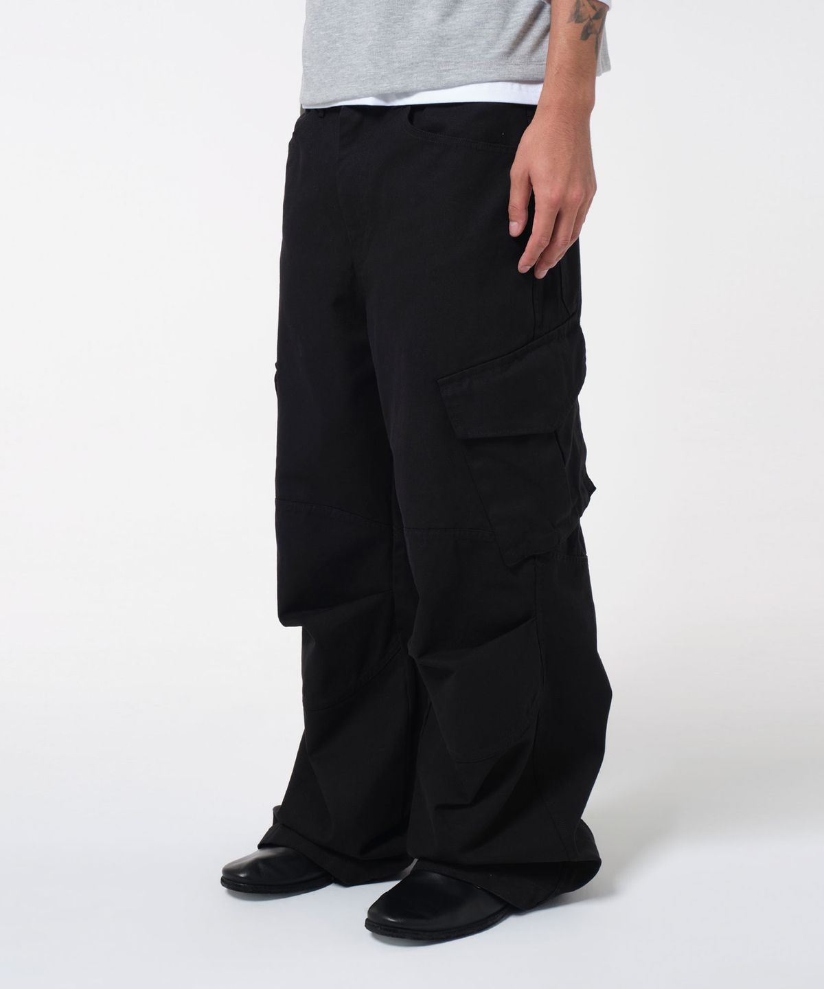 다이브인(DIVEIN) [DIVEIN X 무민서] WASHED VERN CARGO PANTS (BLACK)