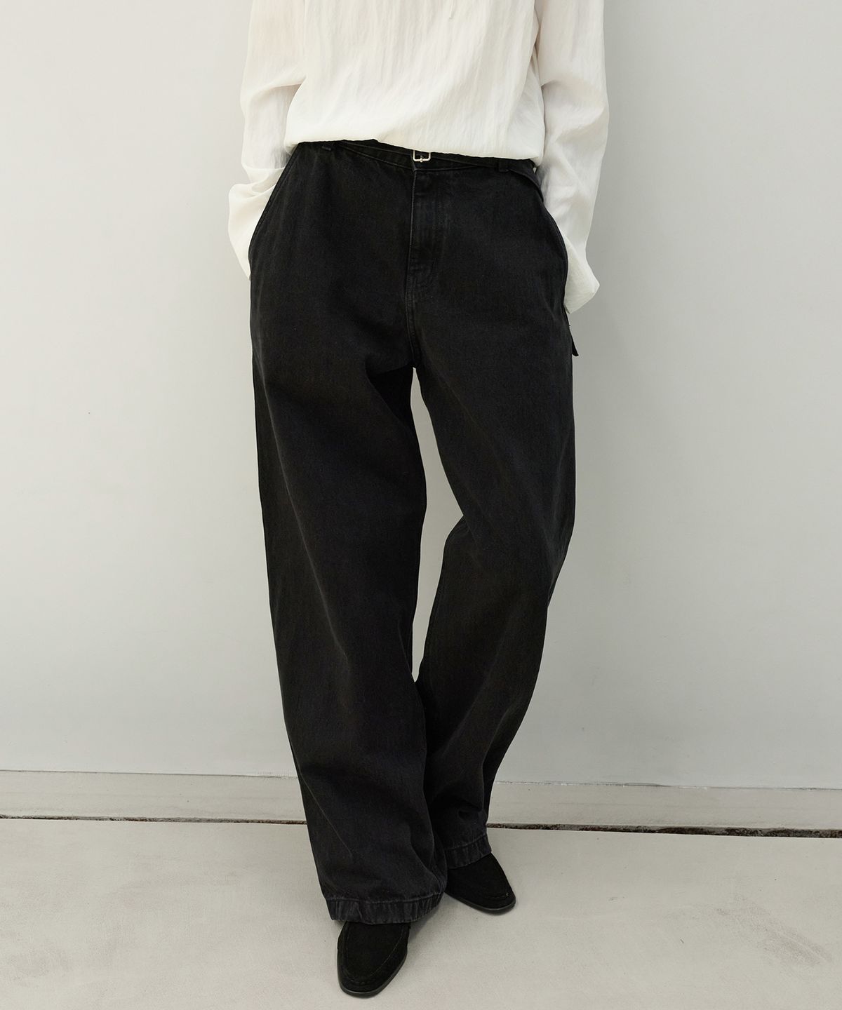 르바(LEVAR) Belted Wide Barrel Denim - Fade Black