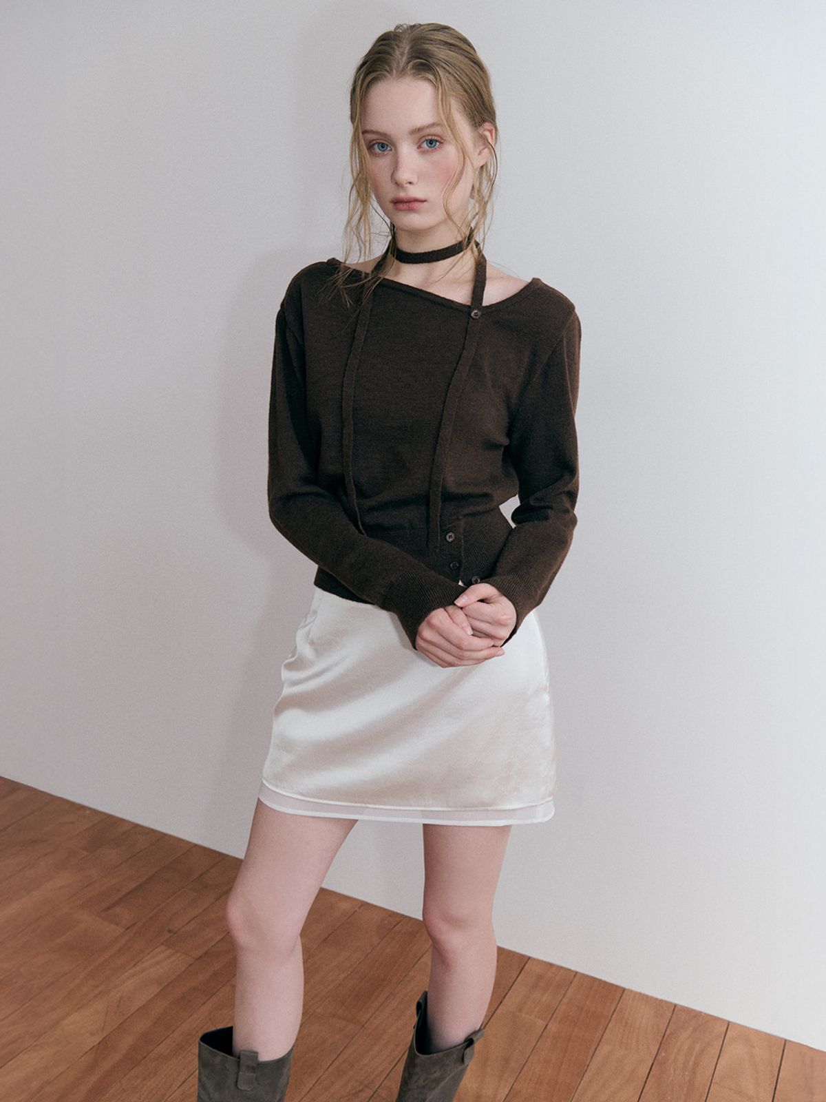 에트몽(ETMON) Oblique Strap Knit Pullover, Brown