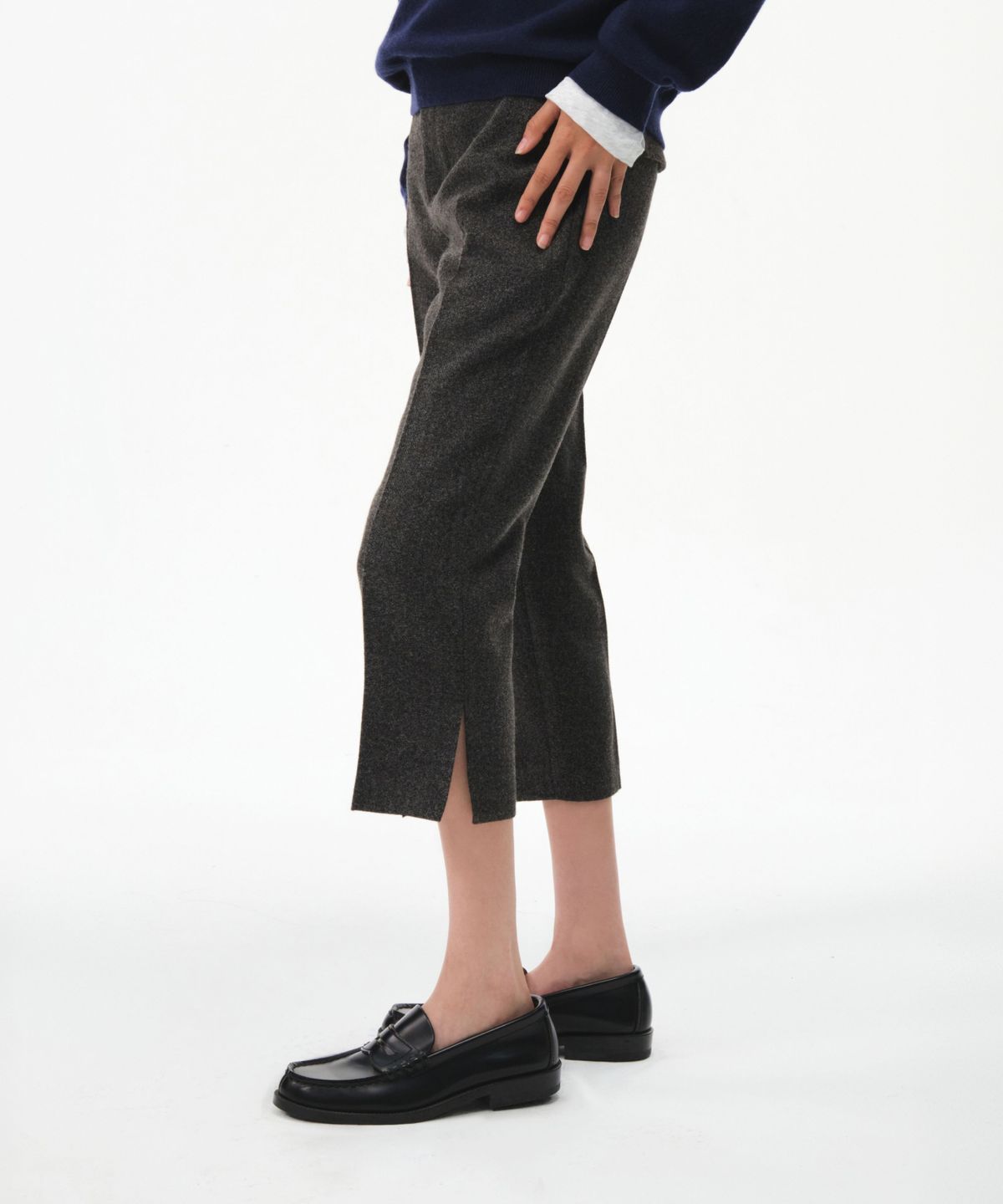 그로브(GROVE) ARDEN CAPRI PANTS (CHARCOAL)