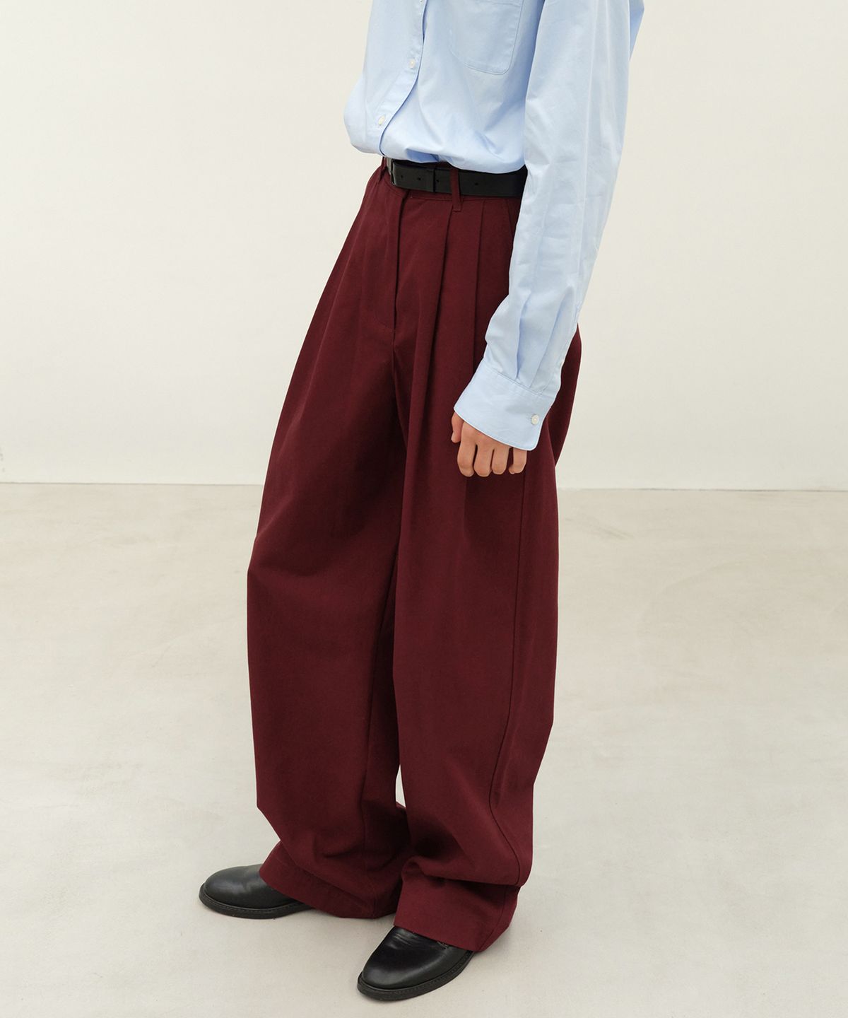 르바(LEVAR) Relaxed Cotton Chino Pants - Cranberry Burgundy
