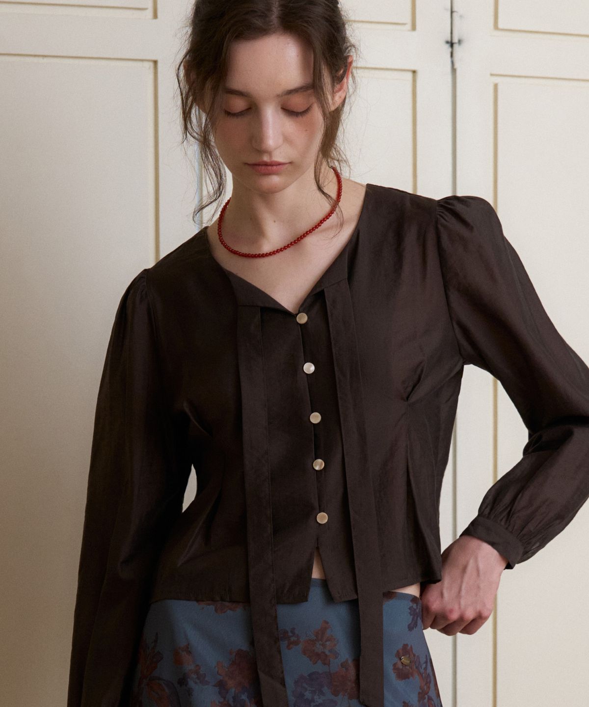헤인트(HAINT) DOVA SOFT TIE_NECK BLOUSE 2COL_BROWN