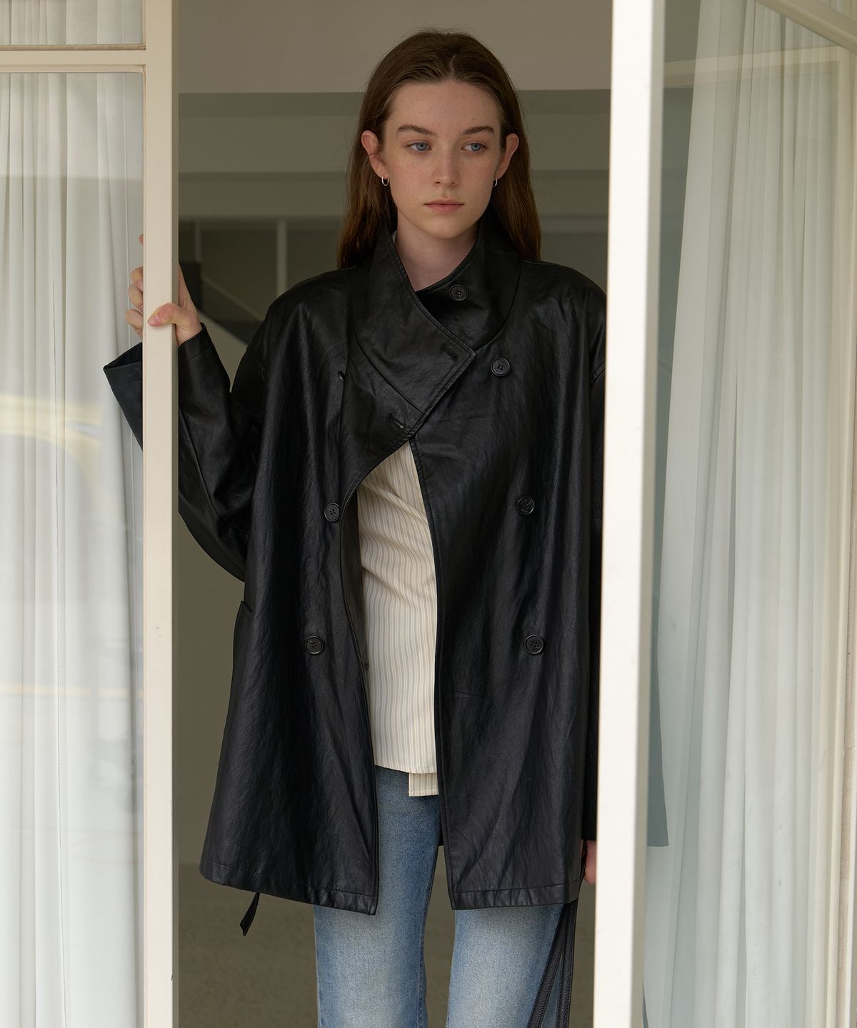 어몽(AMONG) A HIGH NECK FAUX LEATHER COAT_BLACK