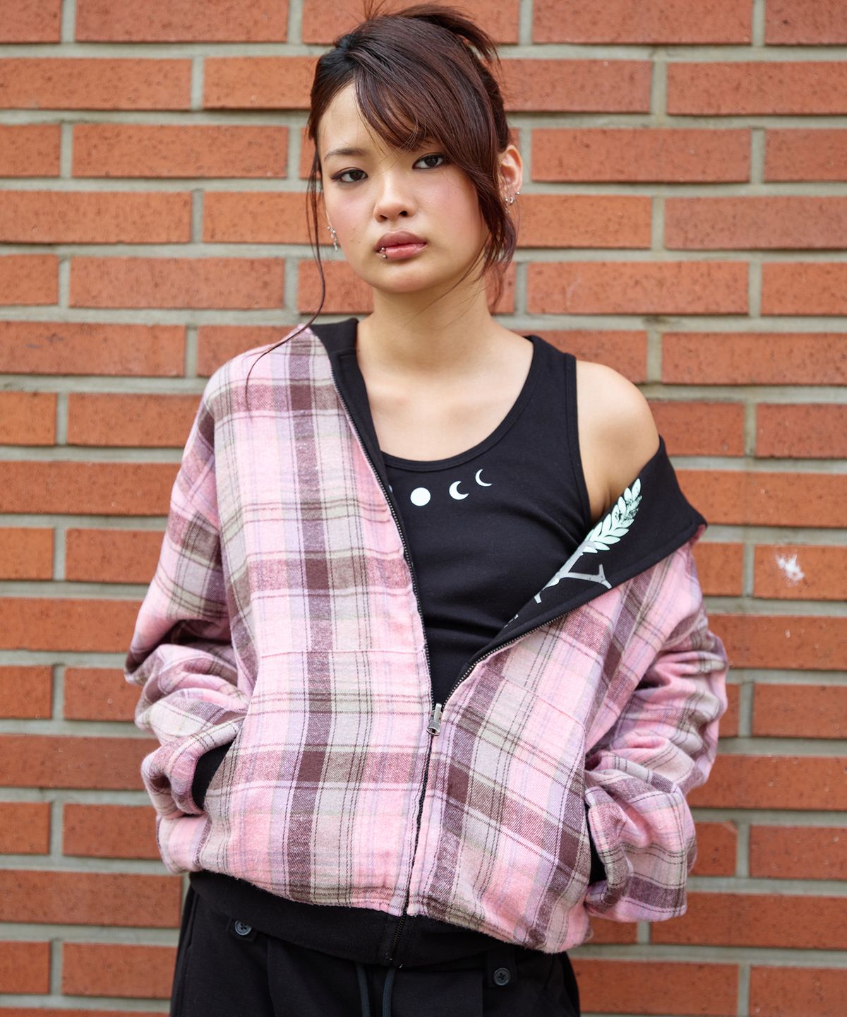 엔와이엑스엑스(NYXX) REVERSIBLE CHECK HOOD ZIP-UP BLACK