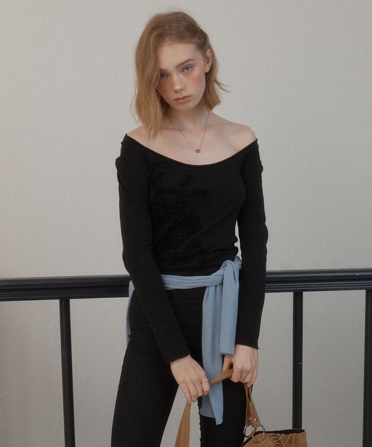 레터리(LETERIE) FLORAL LACE DRAPE LONG SLEEVE_BLACK