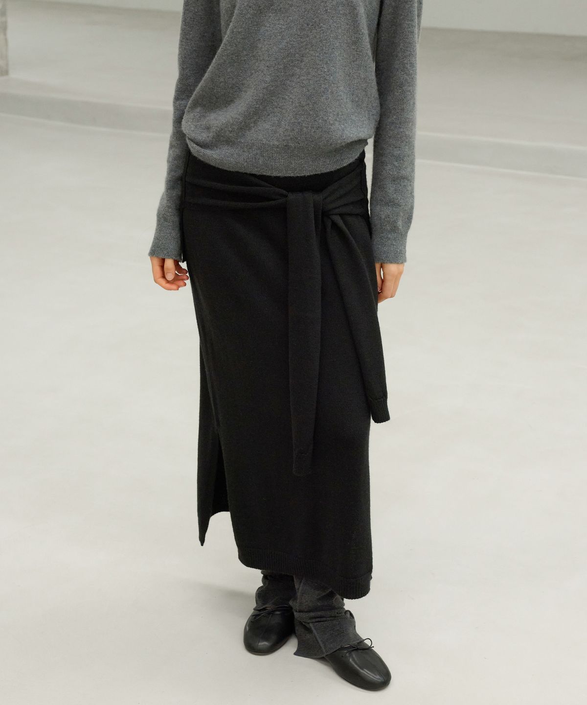 르바(LEVAR) Overlap Wool Knit Long Skirt - Black