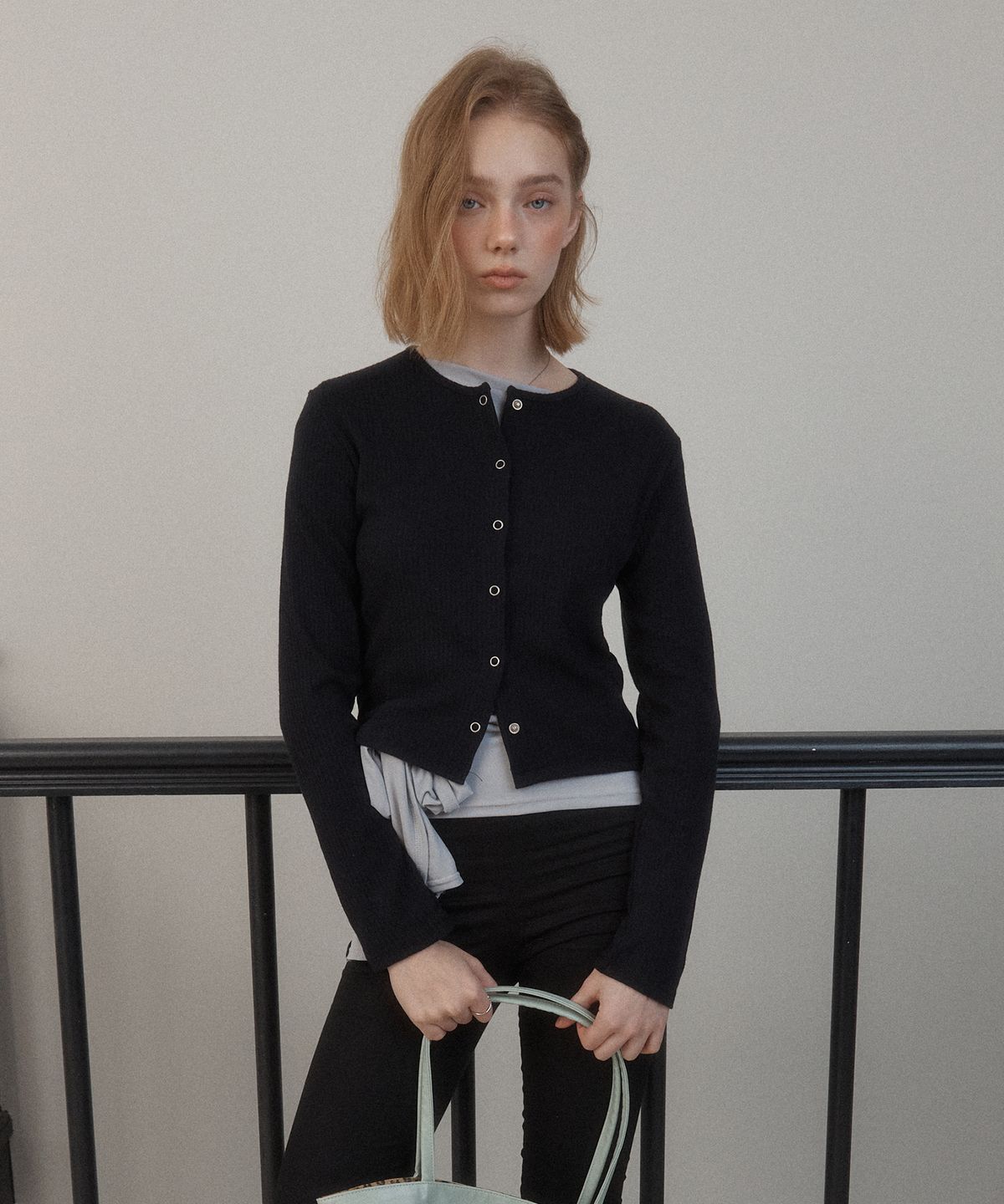 레터리(LETERIE) BASIC BUTTON ROUND CARDIGAN_BLACK