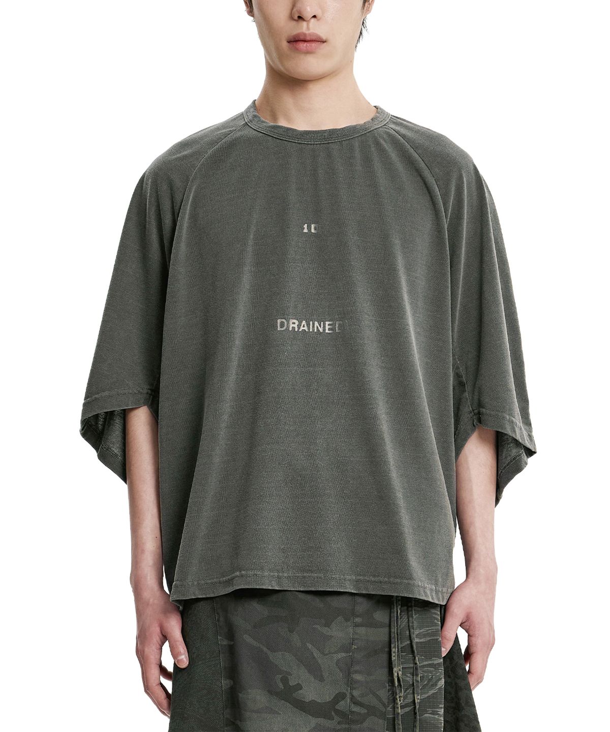 아조바이아조(AJOBYAJO) Washed The Me Decade Sculpted Raglan T-Shirt [CHARCOAL]