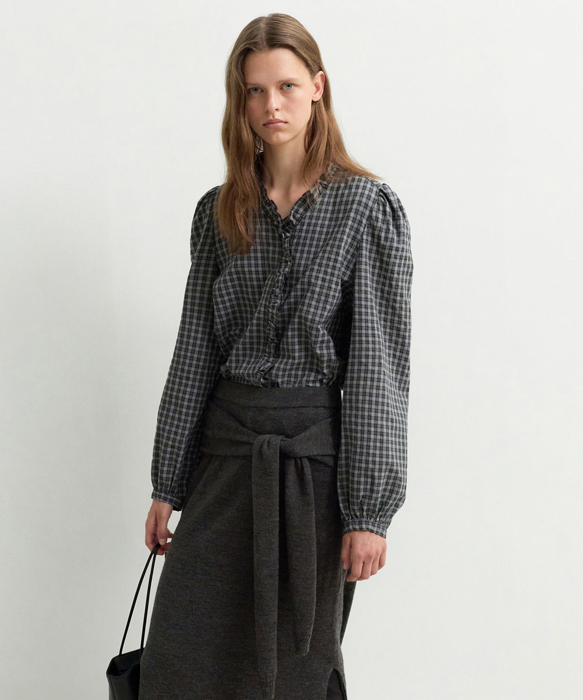 르바(LEVAR) Atelier Ruffle Blouse - Check Charcoal