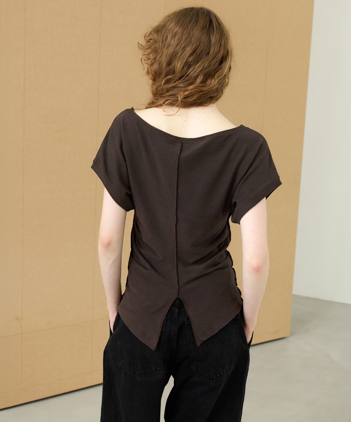 르바(LEVAR) Curve Dolman T-shirt - Choco Brown