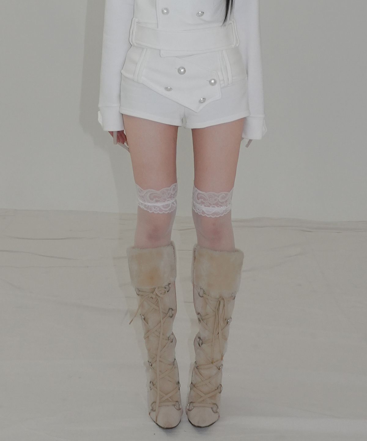아야즈앤세이(AYASNSEY) SIER NAPOLEON SHORTS (WHITE IVORY)