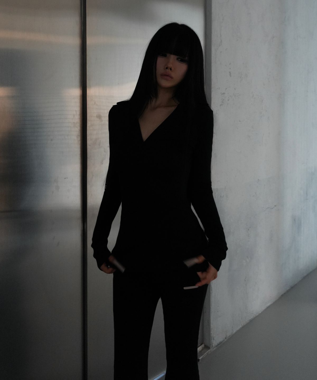 아야즈앤세이(AYASNSEY) NUA COLLAR SLIM TOP (BLACK)