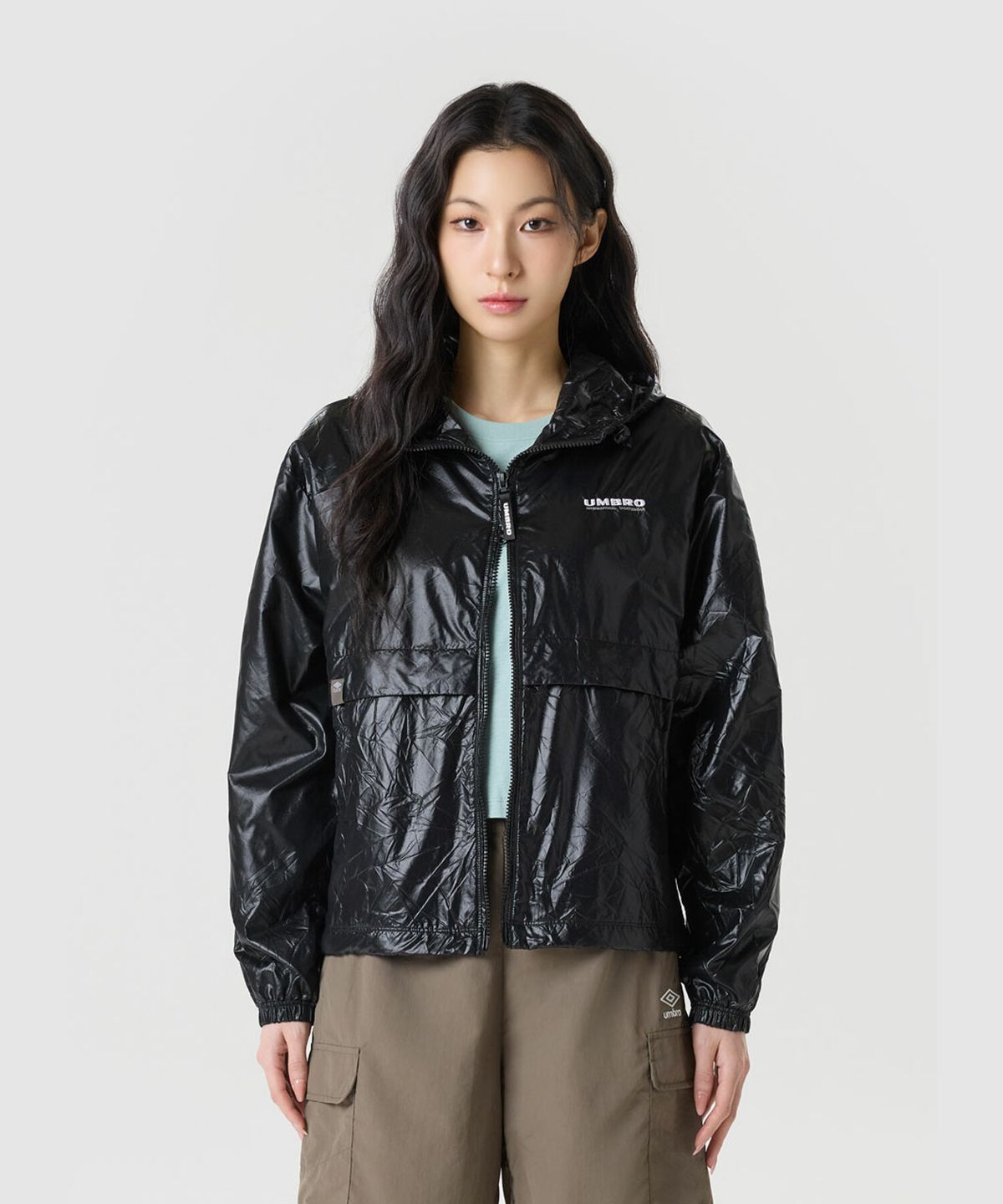 엄브로(UMBRO) 클래식 후드형 웜업 바람막이 자켓 블랙 UR324CJK95