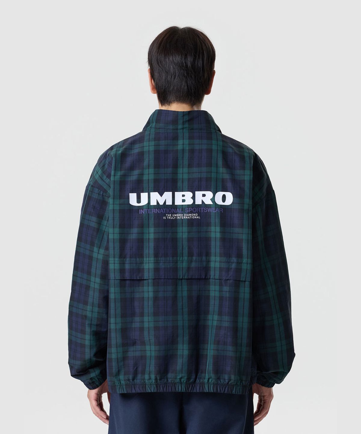 엄브로(UMBRO) 클래식 스탠넥 웜업 바람막이 자켓 그린 패턴 UR321CJK93
