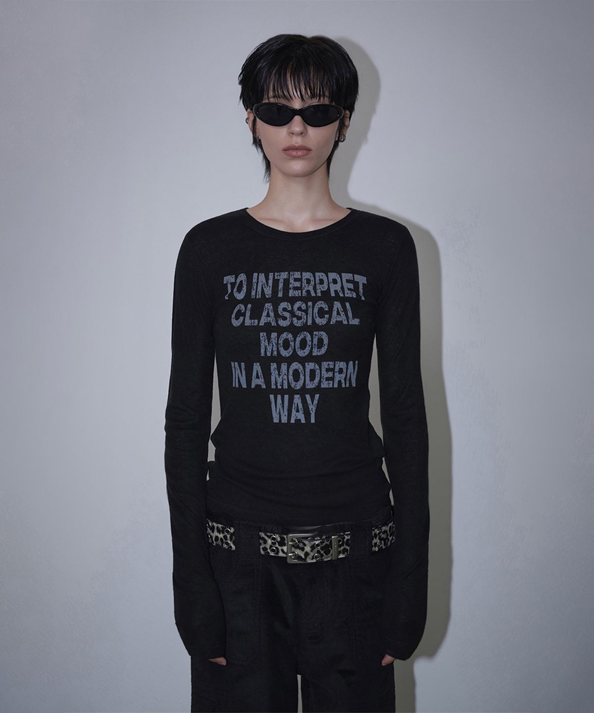 로타입(ROUGHTYPE) Crack Logo Slim Long Sleeve - Black