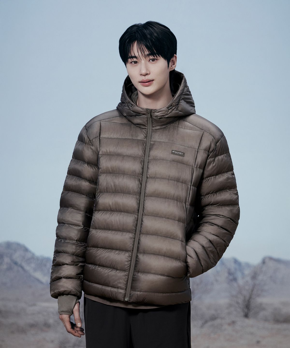 디스커버리 익스페디션(DISCOVERY EXPEDITION) 남성 올버트 후드 다운 경량패딩 (Brown)