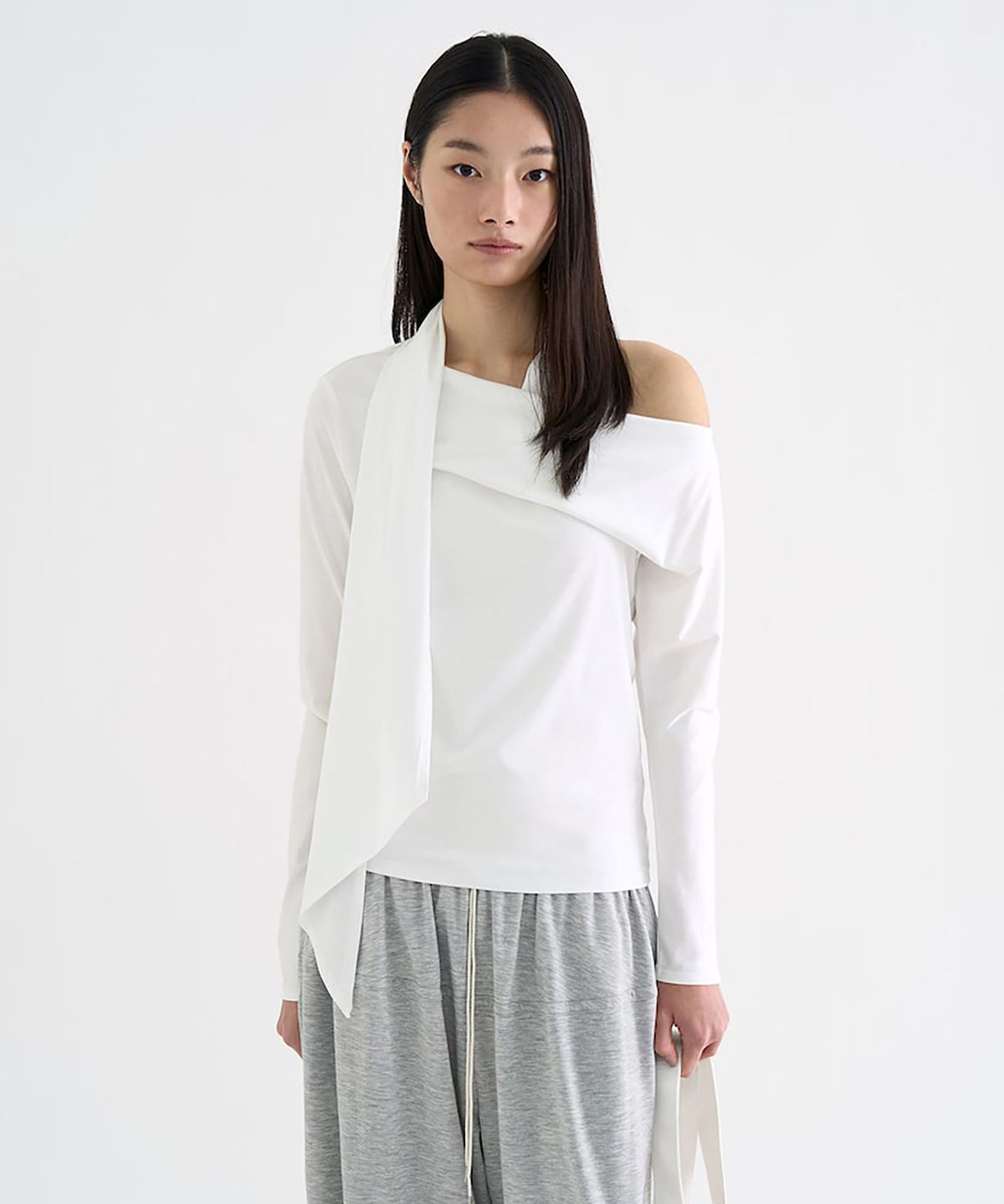 앙개(ANGGAE) Muffler TShirt   Ivory