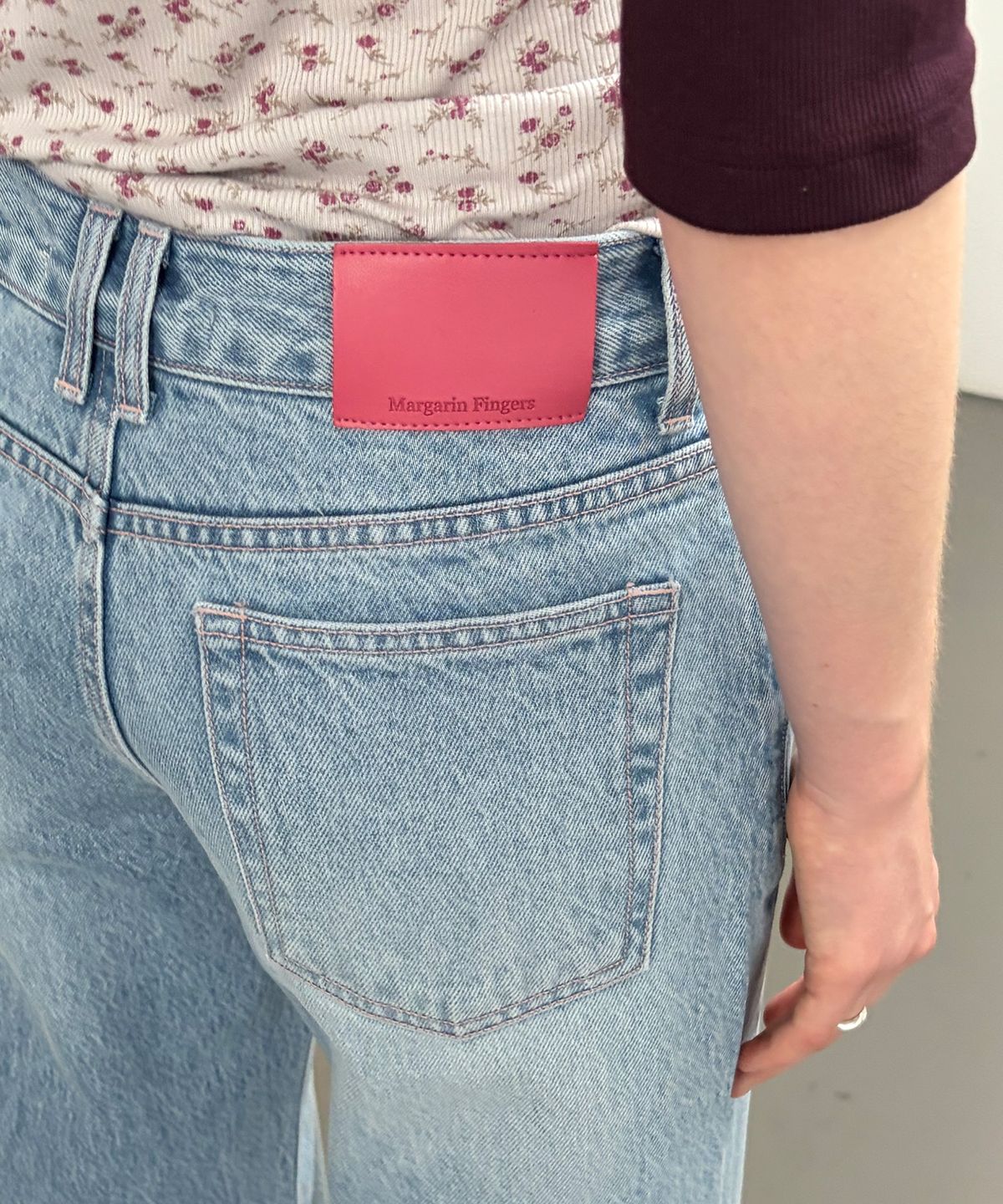 마가린핑거스(MARGARIN FINGERS) PINK STITCH DENIM PANTS (LIGHT BLUE)