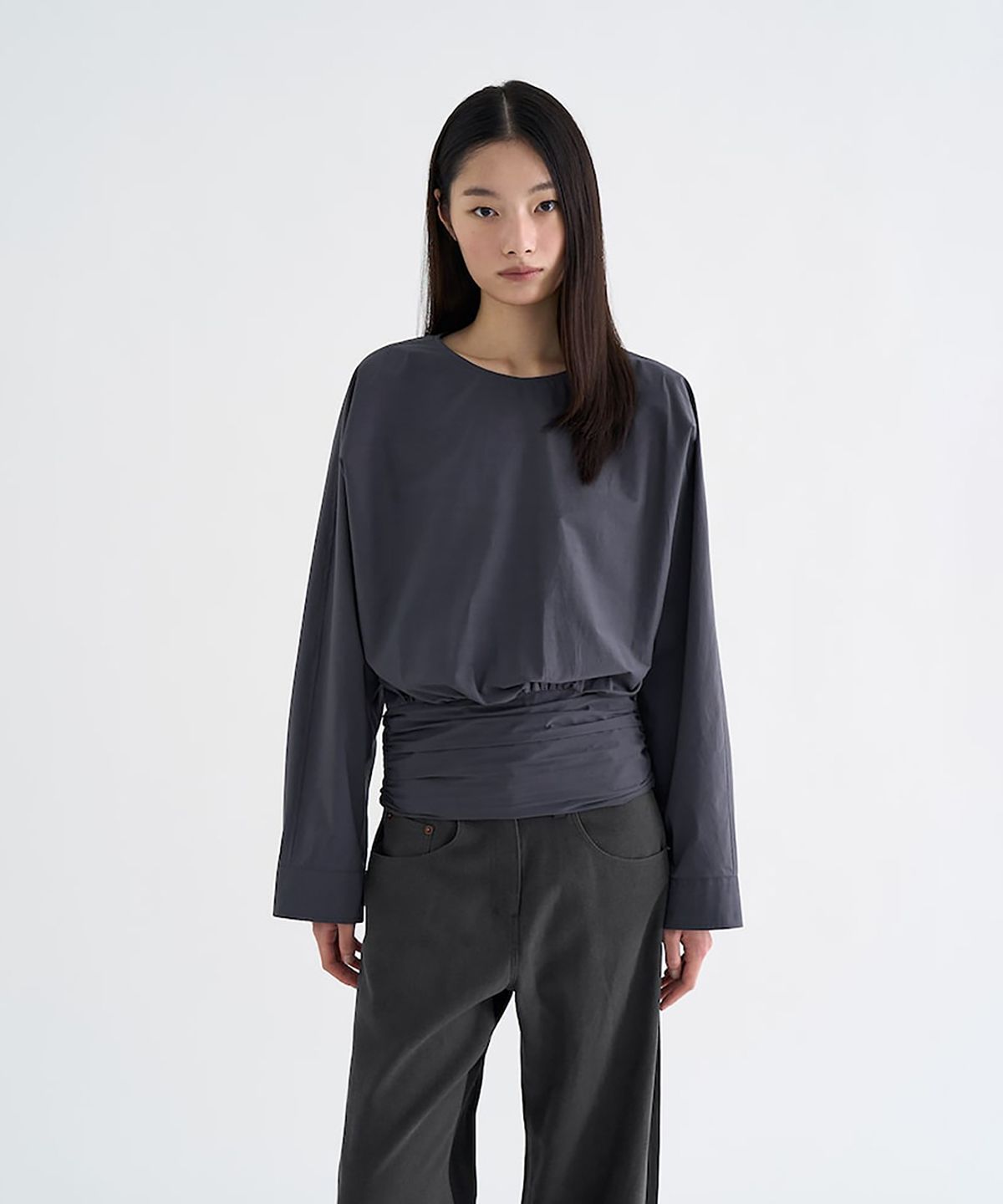 앙개(ANGGAE) Draped Belt Blouse   Ash