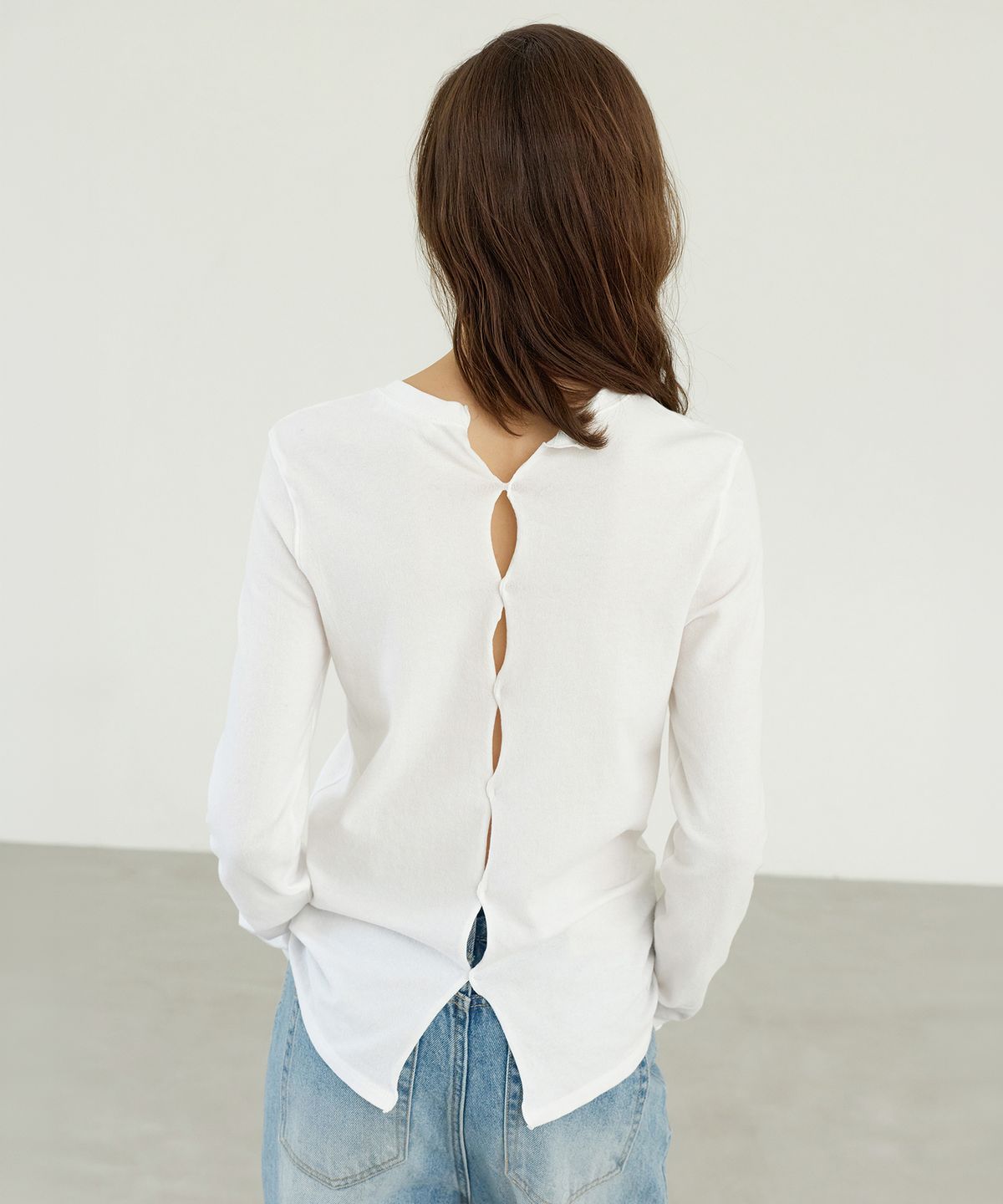 르바(LEVAR) Split Back T-shirt - Off White