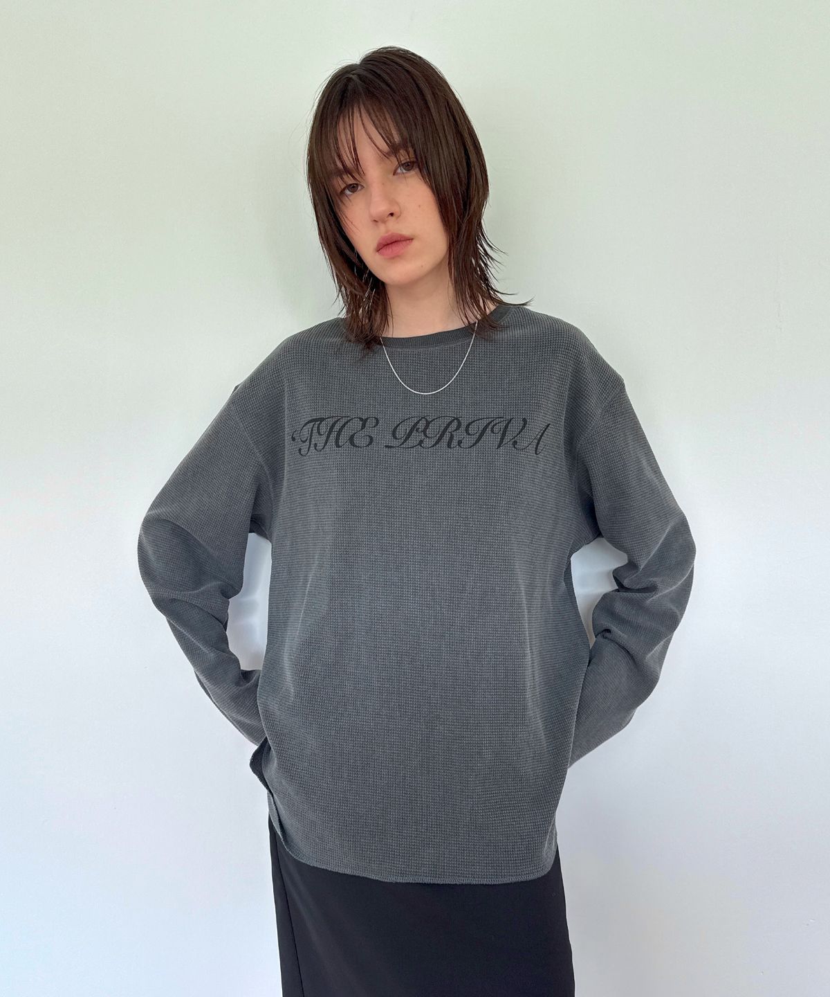 다이애그널(DIAGONAL) SLOGAN WAFFLE LONG SLEEVE TEE (charcoal)