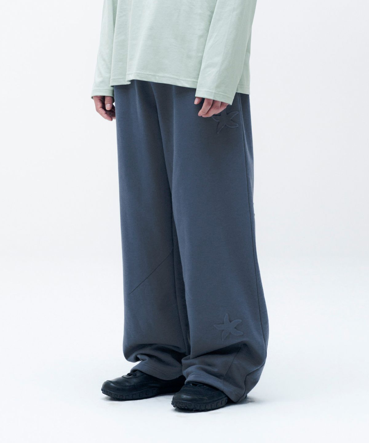 더콜디스트모먼트(THECOLDESTMOMENT) TCM bubble star sweat pants (dusty blue)