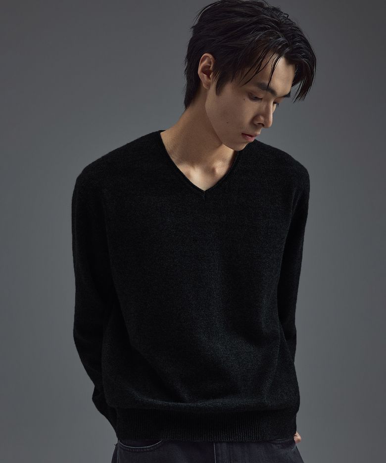램스울 롤업 브이넥 니트 블랙