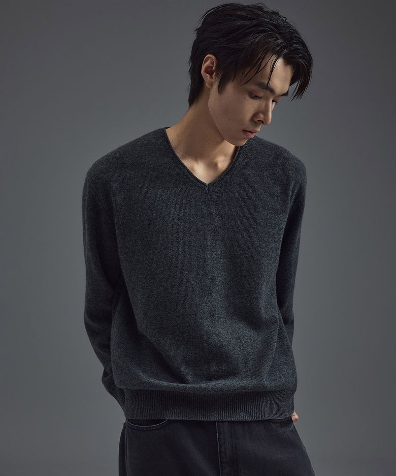 램스울 롤업 브이넥 니트 차콜그레이