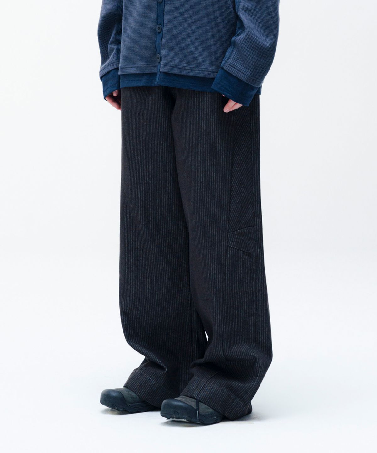 더콜디스트모먼트(THECOLDESTMOMENT) TCM unbalance ethnic stripe pants (black)