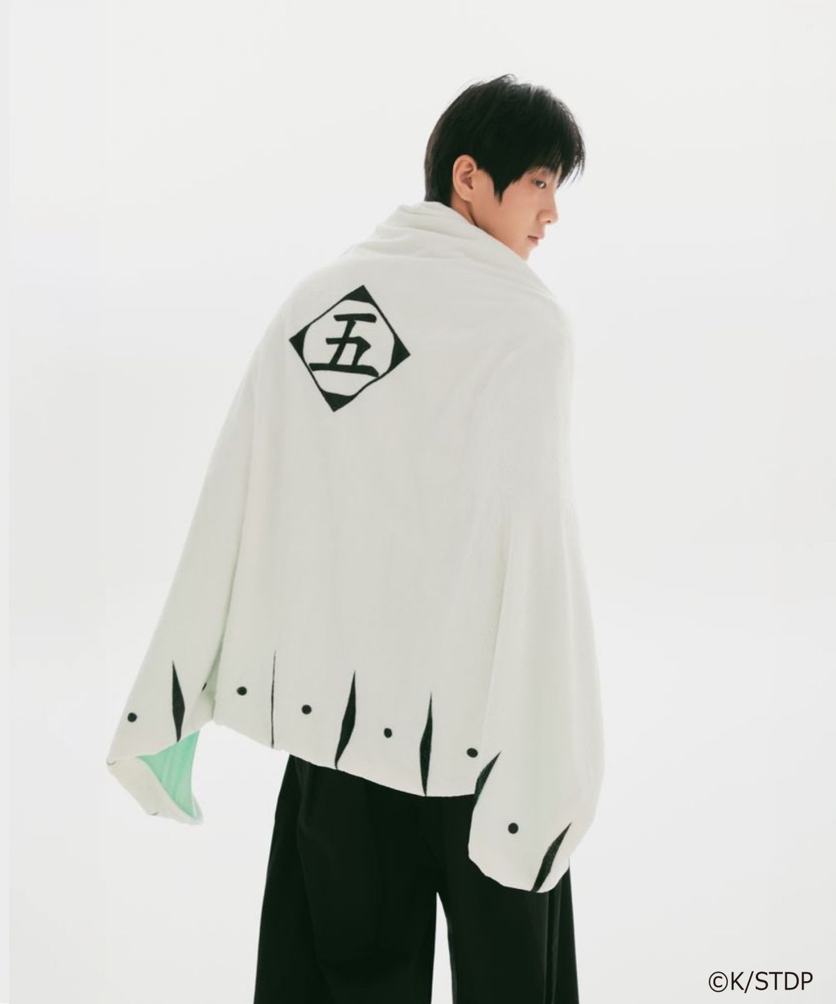 스파오(SPAO) [블리치] 대장 하오리 담요(White)_SPAWG49U07