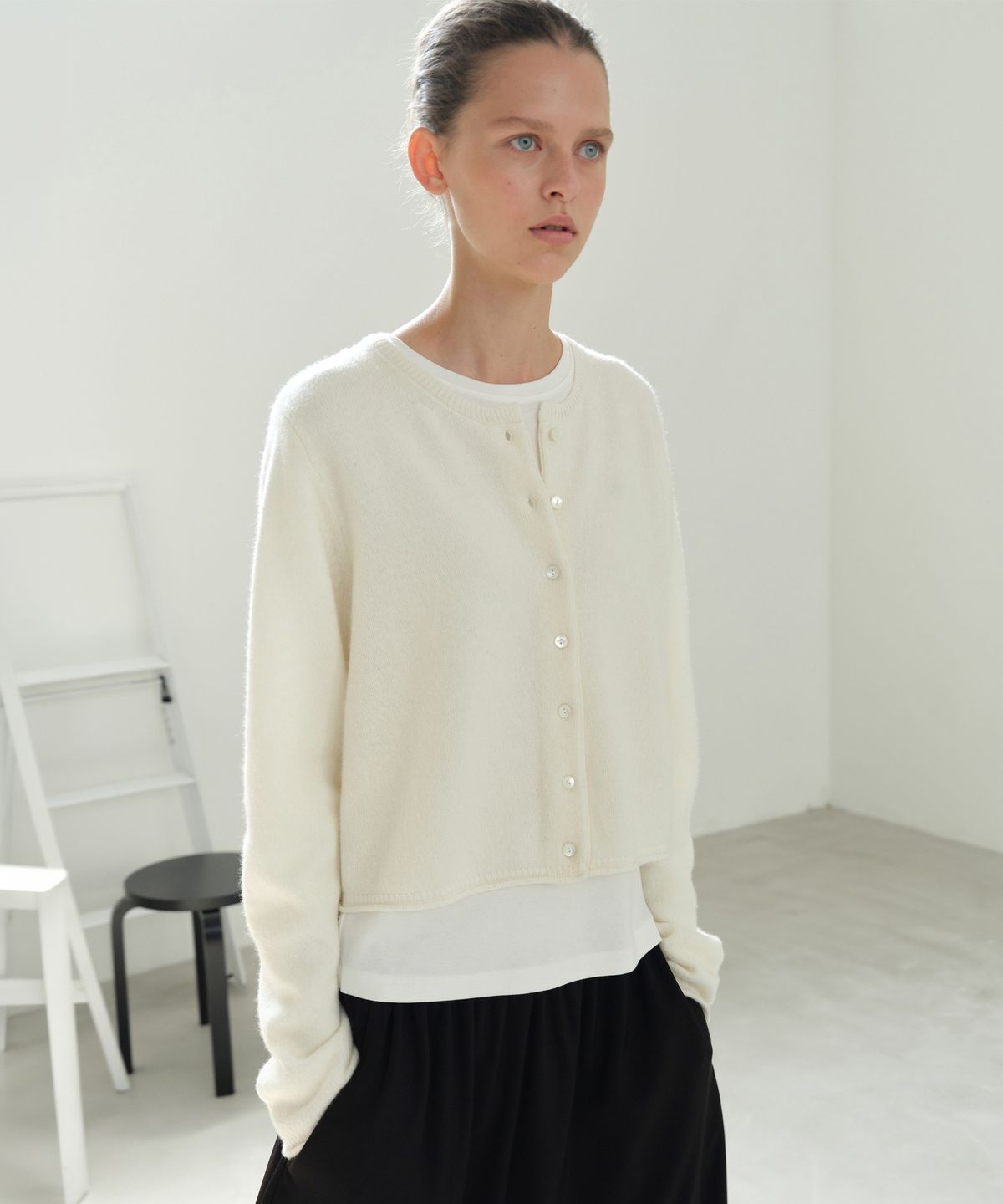르바(LEVAR) Clean Edge Wool Cardigan - Vanilla Ivory