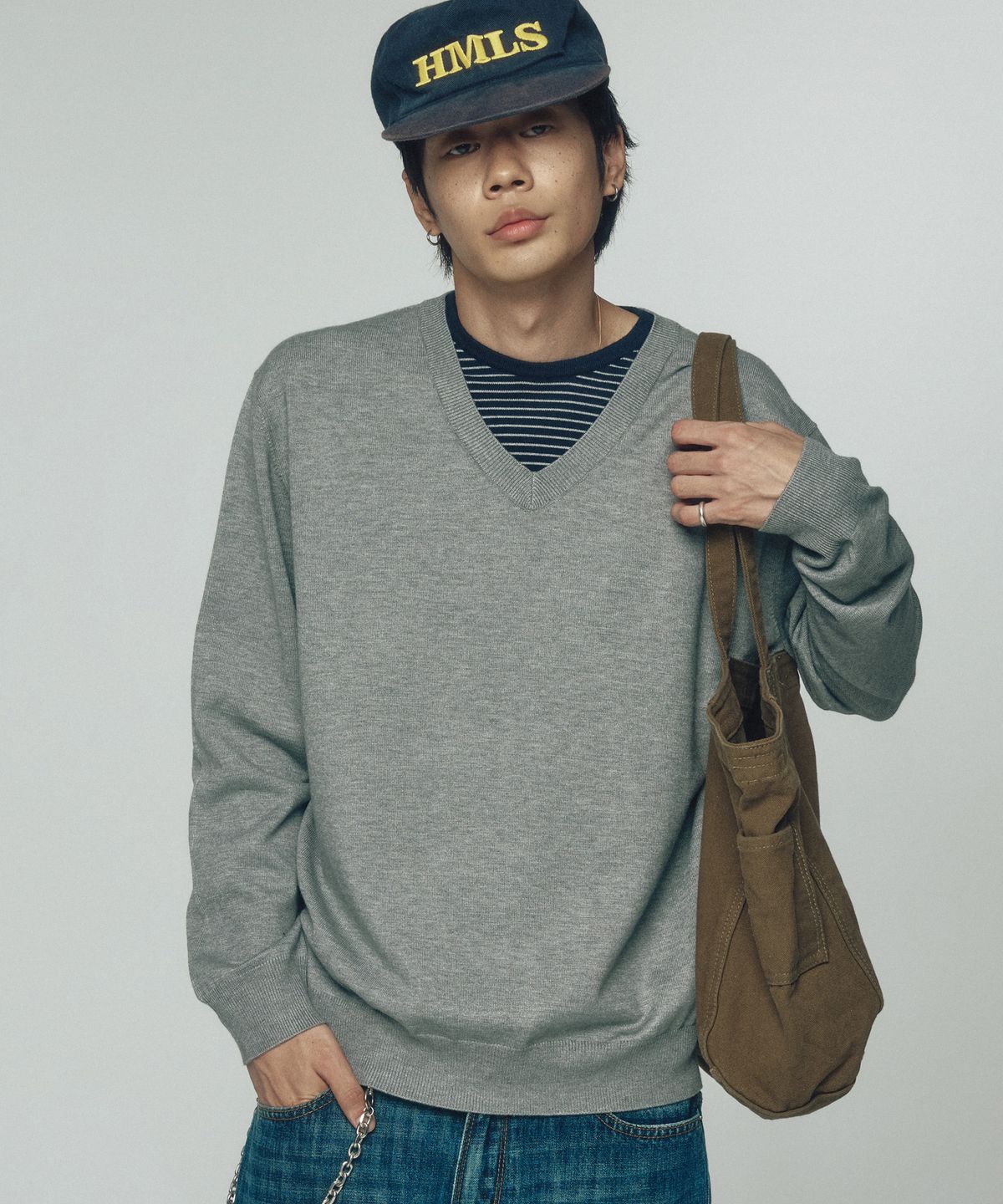 르아르(LEIRE) 스트라이프 레이어드 브이넥 니트 [그레이]