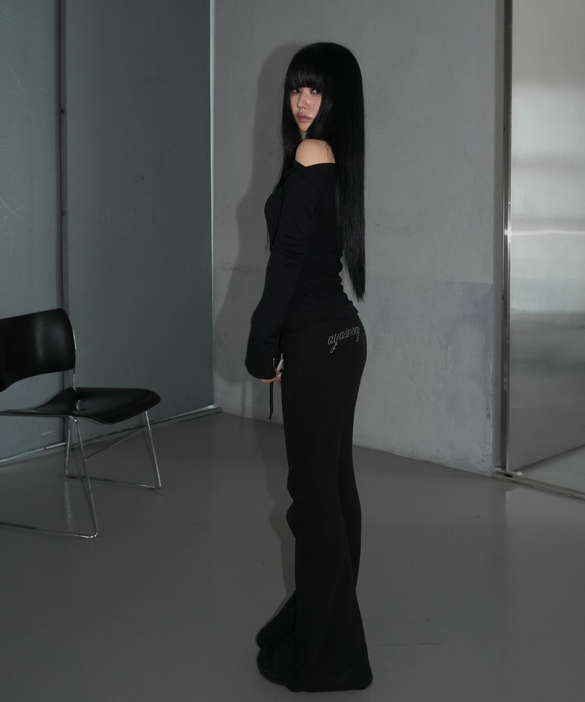 아야즈앤세이(AYASNSEY) COA HOTFIX LOW FLARE PANTS (BLACK)