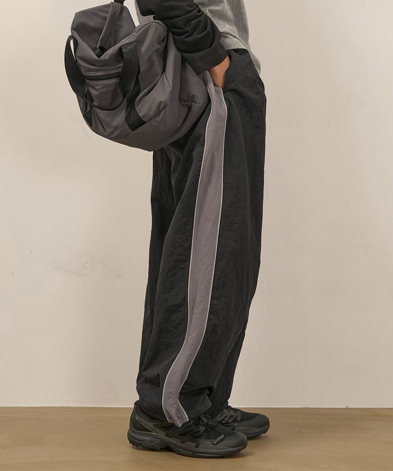 사이드 컬러 파이핑 트랙 팬츠 (BLACK)