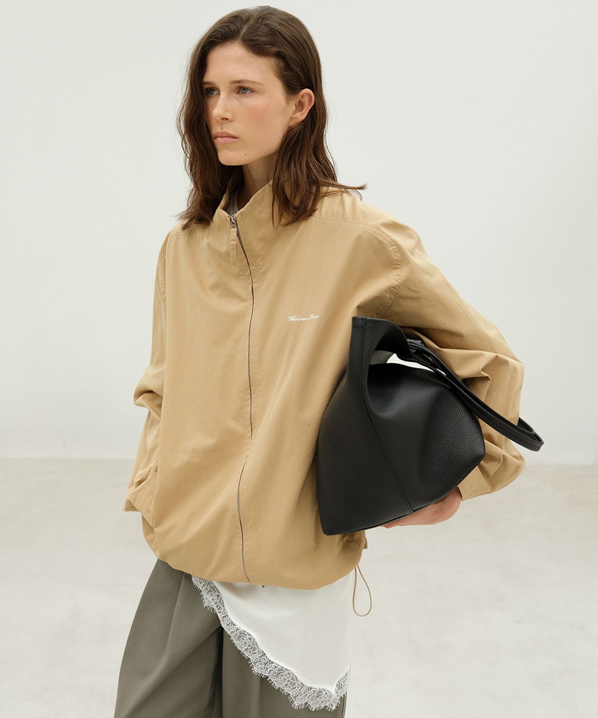 르바(LEVAR) Ground Raglan Zip-up Jumper - Camel Beige