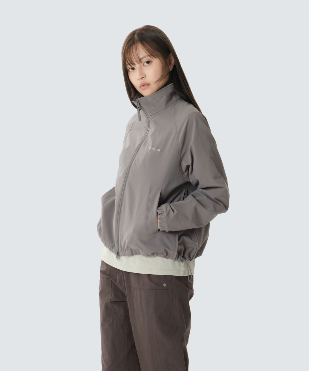 스노우피크 어패럴(SNOWPEAK APPAREL) 캠프 드라이 여성 스탠드넥 바람막이 (S26FWFWB63) Dark Khaki