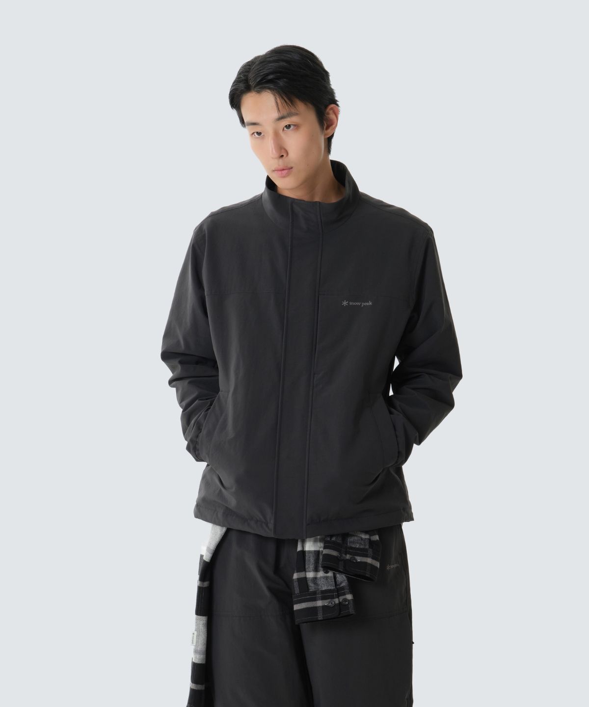 스노우피크 어패럴(SNOWPEAK APPAREL) 캠프 드라이 스탠드넥 바람막이 (S26FMFWB62) Dark Charcoal