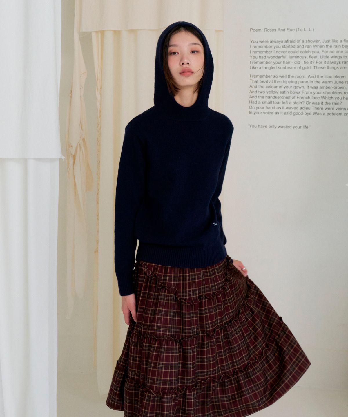 블레티(VLETI) Signature Embroidery Hood Knit (Navy)