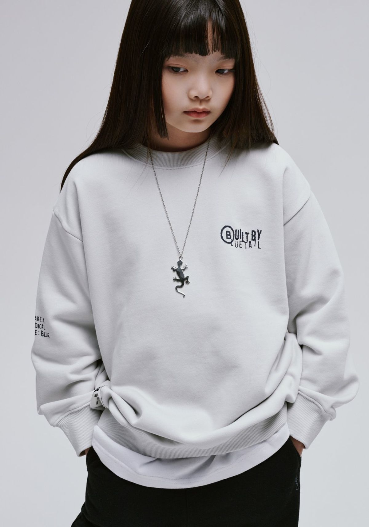 블루테일(BLUETAIL) AAG7TS13LG 라이트그레이 맨투맨 티셔츠