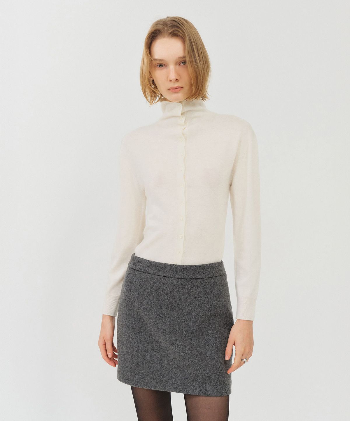룩캐스트(LOOKAST) 하이 넥 버튼 울 가디건_아이보리 / HIGH NECK BUTTON WOOL CARDIGAN_IVORY