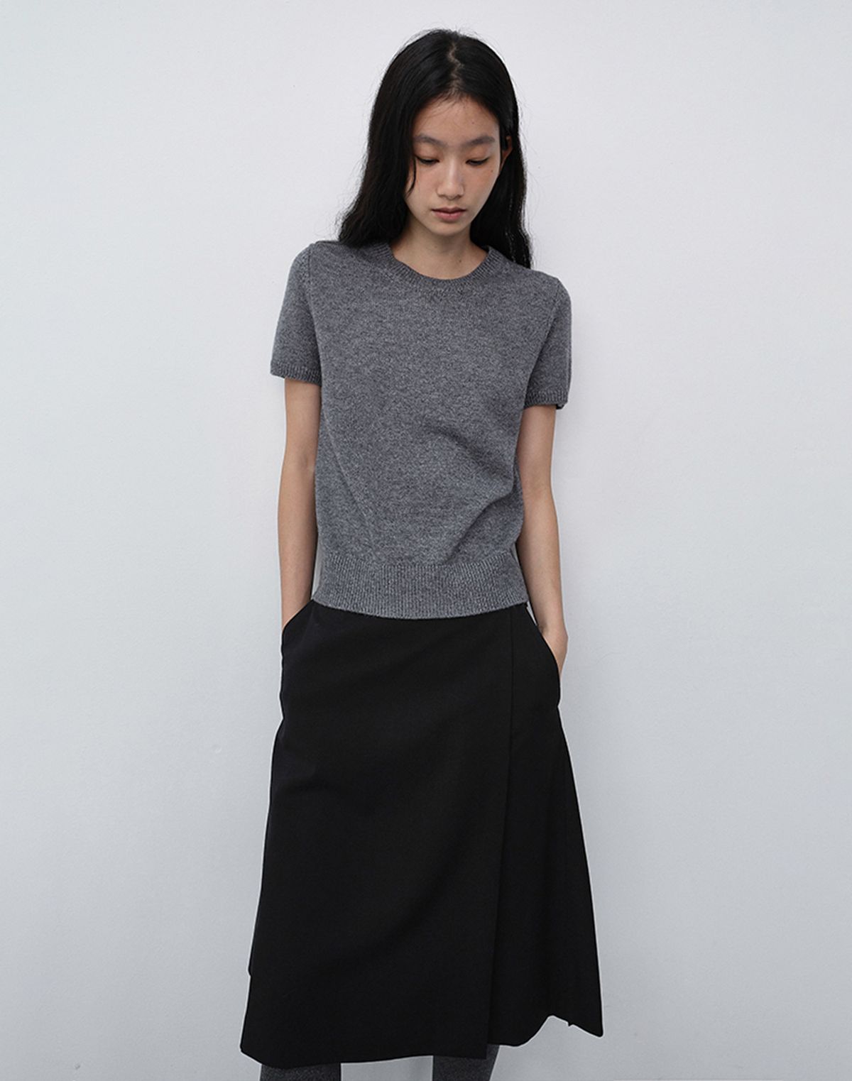 던스트(DUNST) PLEATS MIDI WRAP SKIRT_UDSK6C205_BLACK