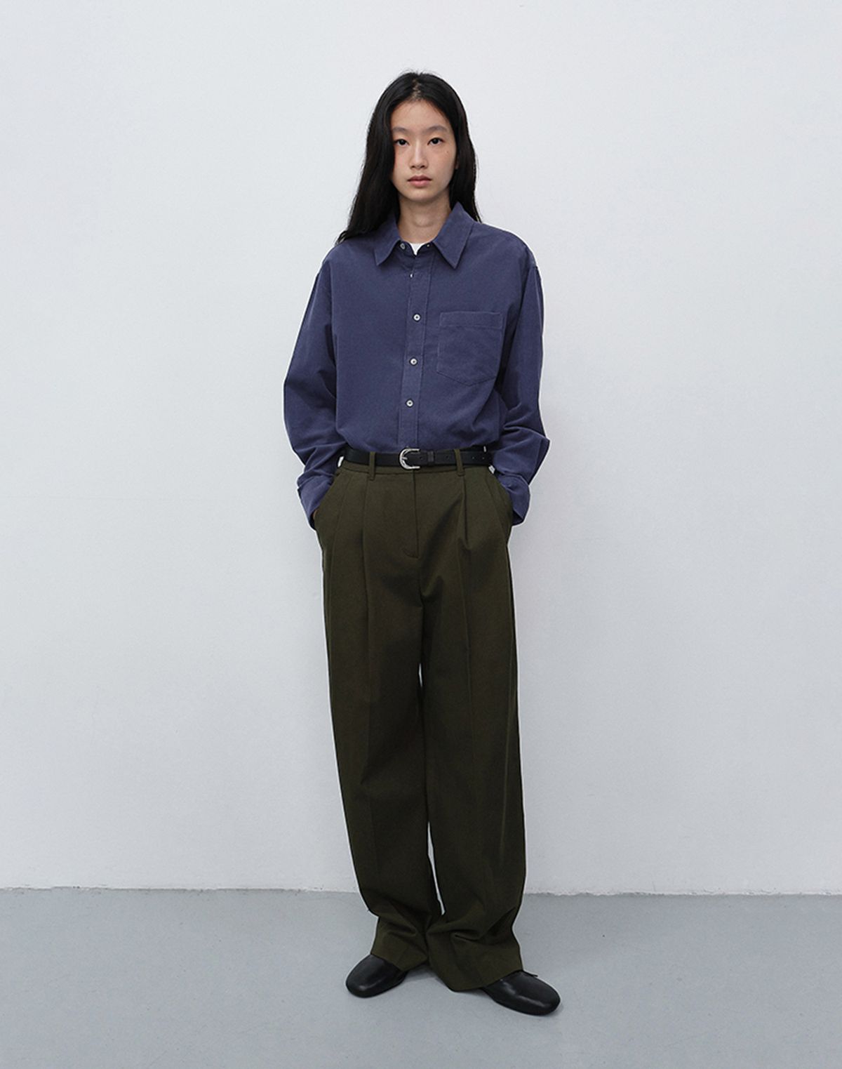 던스트(DUNST) DOUBLE PLEATED WIDE CHINO SLACKS_UDPA6C203_KHAKI