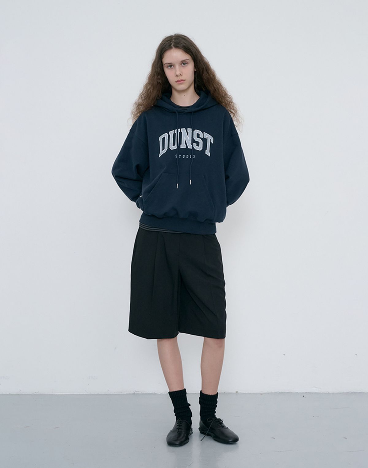 던스트(DUNST) UNISEX ARCH LOGO HOODIE_UDTS6C111_FRENCH NAVY