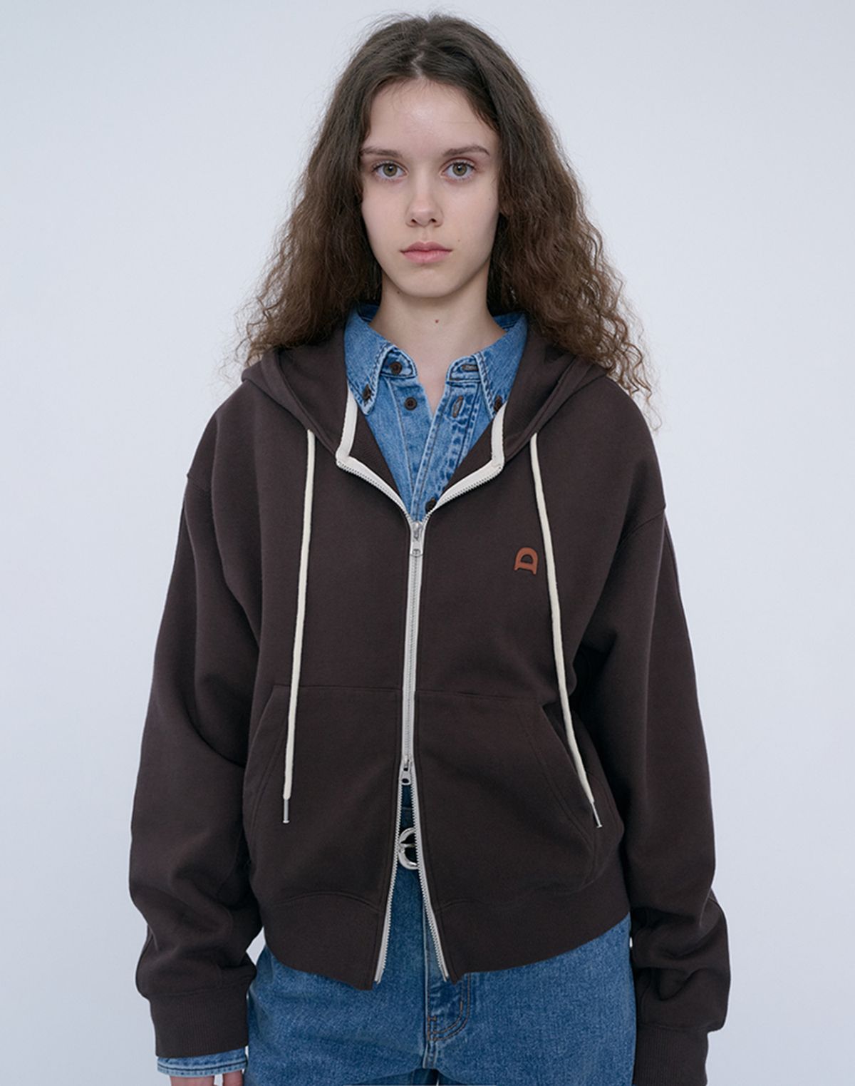 던스트(DUNST) UNISEX LEATHER LOGO ZIP-UP HOODIE_UDTS6C108_BROWN