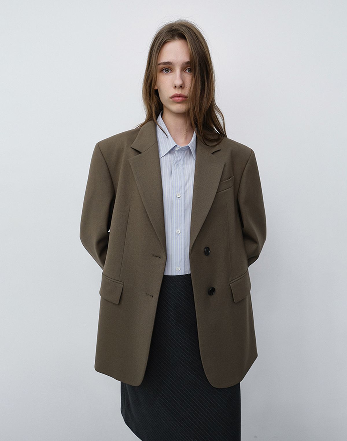 던스트(DUNST) ESSENTIAL 2 BUTTON WOOL BLAZER_UDJA6C202_MOCHA BROWN